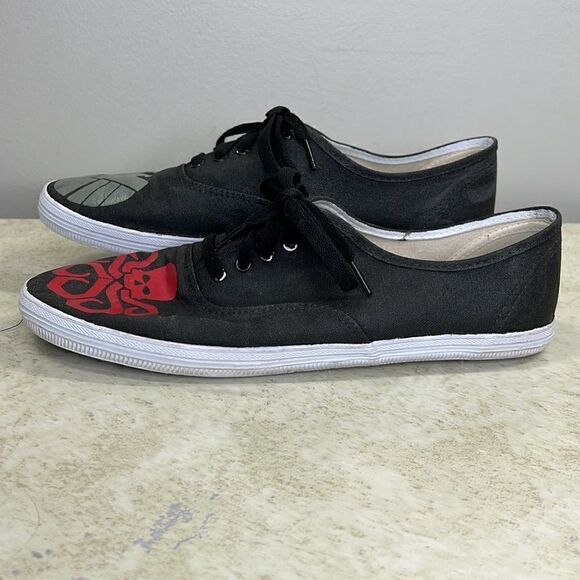 City Sneaks Hand Painted Shield and Hydra 12 - Picture 4 of 7